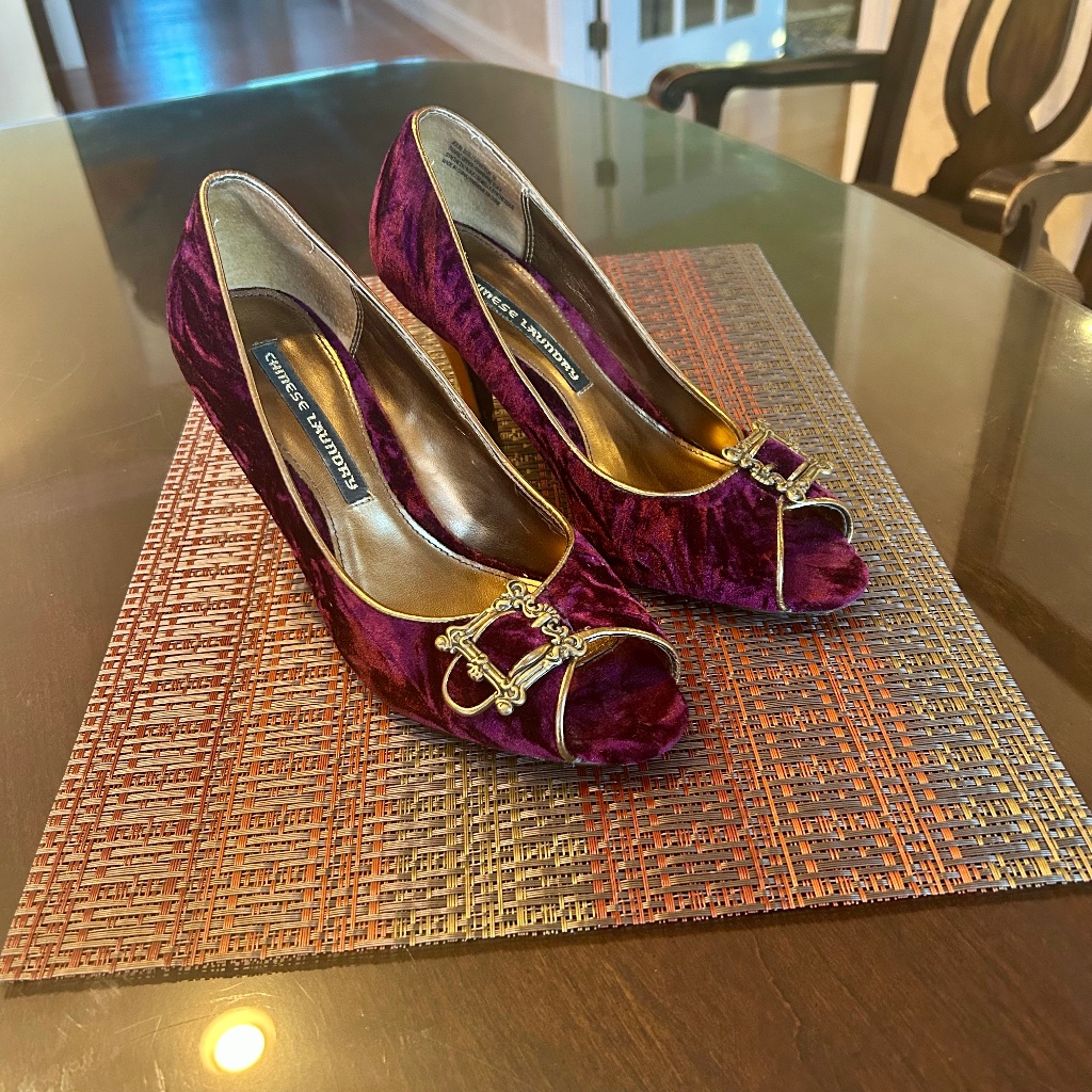 Chinese Laundry Purple Velvet With Gold Buckle Peep Toe Pumps In Size 10
